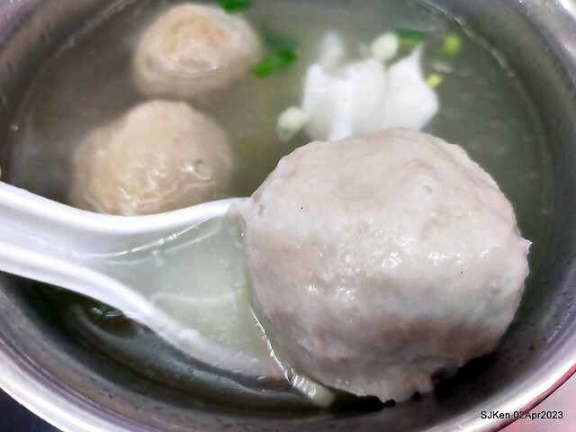 (新竹都城隍廟美食)「林家肉圓」---特色「芋頭肉圓」與「綜合貢丸湯」(Taro Meat ball , Pork and fish ball soup), Hsinchu, Apr 2, 2023, SJKen