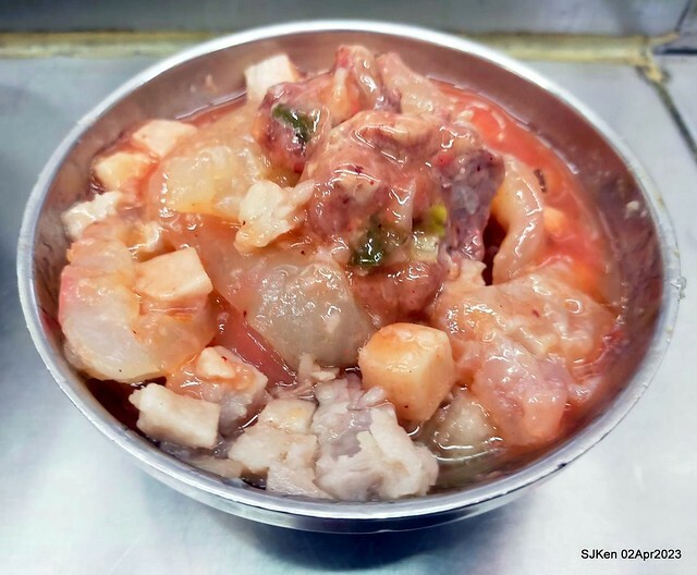 (新竹都城隍廟美食)「林家肉圓」---特色「芋頭肉圓」與「綜合貢丸湯」(Taro Meat ball , Pork and fish ball soup), Hsinchu, Apr 2, 2023, SJKen