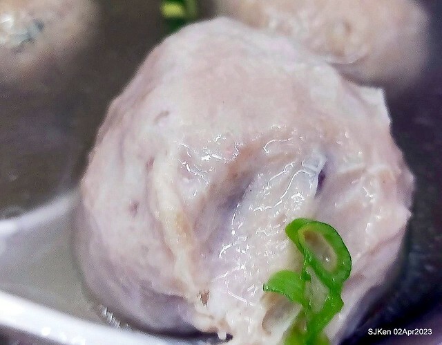 (新竹都城隍廟美食)「林家肉圓」---特色「芋頭肉圓」與「綜合貢丸湯」(Taro Meat ball , Pork and fish ball soup), Hsinchu, Apr 2, 2023, SJKen