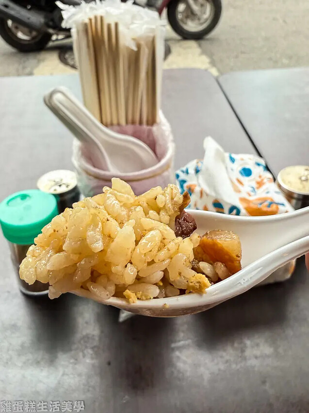 【新竹食記】阿富魯肉飯 - 城隍廟前在地老店，半夜也能吃到熱