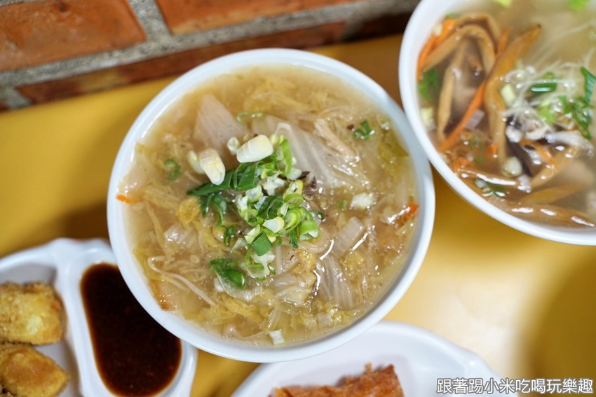 新竹金連滷肉飯|手工慢切熬製膠質滿滿肥瘦參半美味滷肉。在地傳統美食不忘創新新鮮感受!