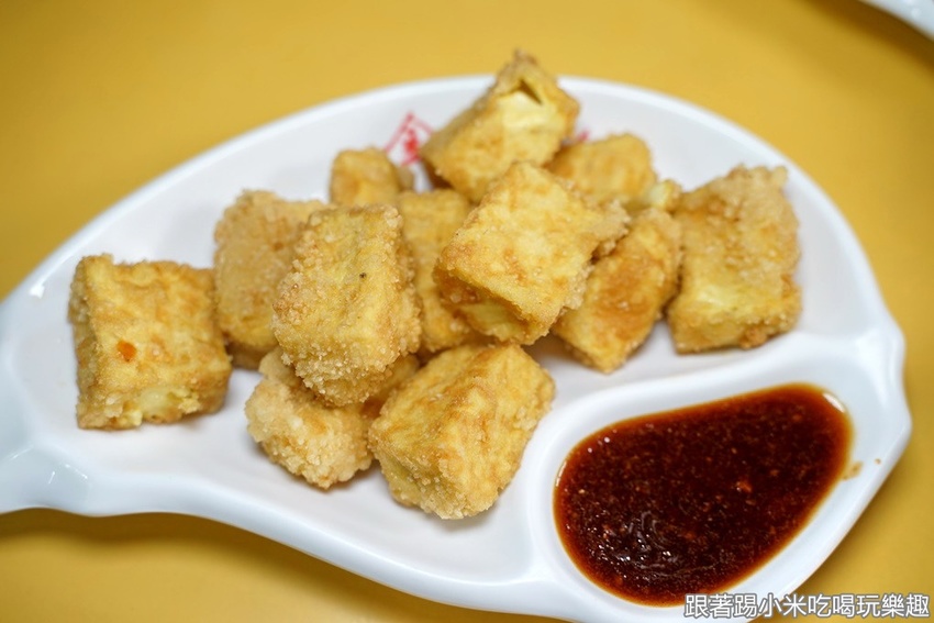 新竹金連滷肉飯|手工慢切熬製膠質滿滿肥瘦參半美味滷肉。在地傳統美食不忘創新新鮮感受!