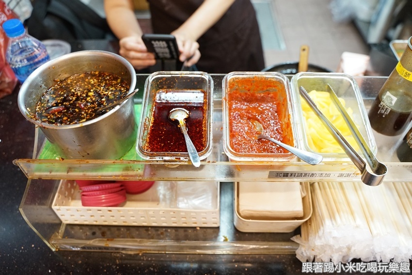 新竹金連滷肉飯|手工慢切熬製膠質滿滿肥瘦參半美味滷肉。在地傳統美食不忘創新新鮮感受!