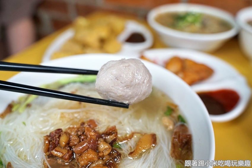 新竹金連滷肉飯|手工慢切熬製膠質滿滿肥瘦參半美味滷肉。在地傳統美食不忘創新新鮮感受!