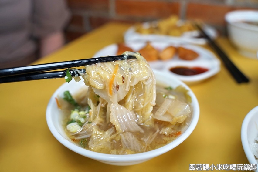 新竹金連滷肉飯|手工慢切熬製膠質滿滿肥瘦參半美味滷肉。在地傳統美食不忘創新新鮮感受!