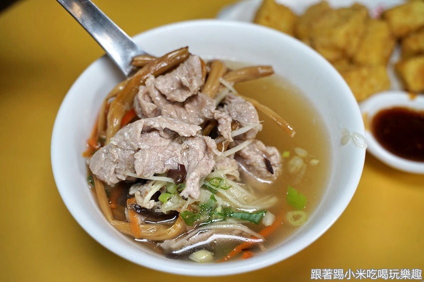 新竹金連滷肉飯|手工慢切熬製膠質滿滿肥瘦參半美味滷肉。在地傳統美食不忘創新新鮮感受!