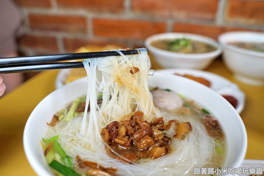 新竹金連滷肉飯|手工慢切熬製膠質滿滿肥瘦參半美味滷肉。在地傳統美食不忘創新新鮮感受!