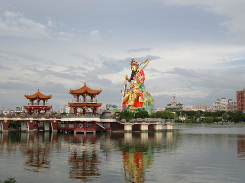 蓮池潭風景區：201307212051搭著高捷去旅行之蓮池潭