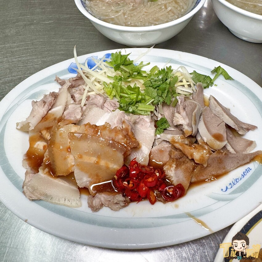 新竹市北區西市米粉湯大麵糊。 隱藏在城隍廟在地人會吃的古早味美食！ 小菜超容易手滑的店！ (菜單營業時間地址電話) - 跟著踢小米吃喝玩樂趣