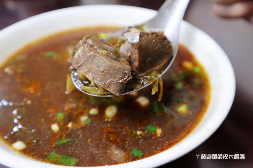 新竹阿婆早餐麵店，必點雙黃油條蛋餅！手工現擀現煎！大份量、高CP值的新竹早餐店