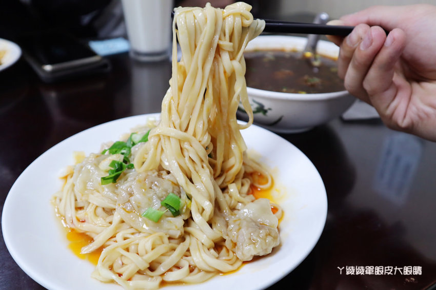 新竹阿婆早餐麵店，必點雙黃油條蛋餅！手工現擀現煎！大份量、高CP值的新竹早餐店