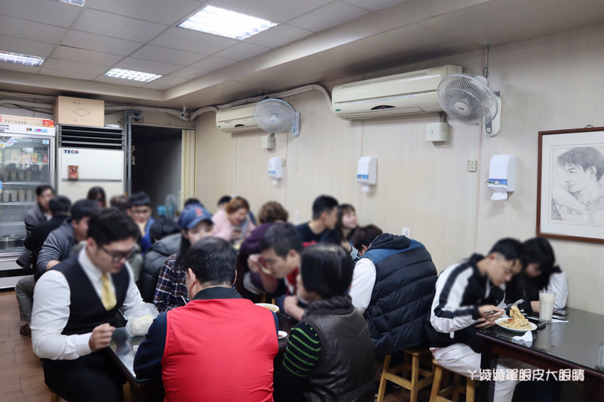 新竹阿婆早餐麵店，必點雙黃油條蛋餅！手工現擀現煎！大份量、高CP值的新竹早餐店