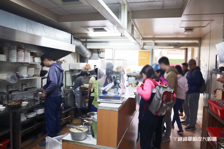 新竹阿婆早餐麵店，必點雙黃油條蛋餅！手工現擀現煎！大份量、高CP值的新竹早餐店