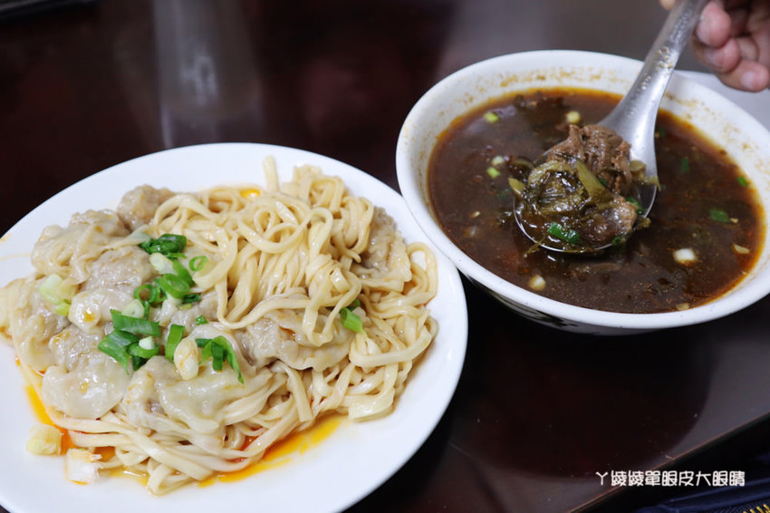 新竹阿婆早餐麵店，必點雙黃油條蛋餅！手工現擀現煎！大份量、高CP值的新竹早餐店