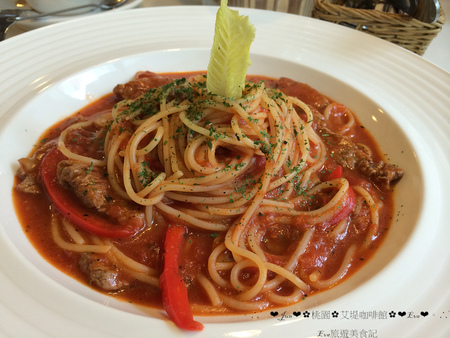 艾堤Cafe(桃園一店)：【食記】oO。o○桃園　桃園市區　艾堤Cafe(五訪以上)　義大利麵　蜜糖吐司　鬆餅　燉飯　酥皮濃湯　wifi　適合全家大小聚會的好地方！五訪以上，每次都在進步的店家~。oO。o○。　