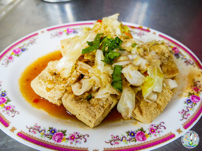 台東林家臭豆腐就是狂！正氣路超過30年老店，果香泡菜超特別排隊也要吃。