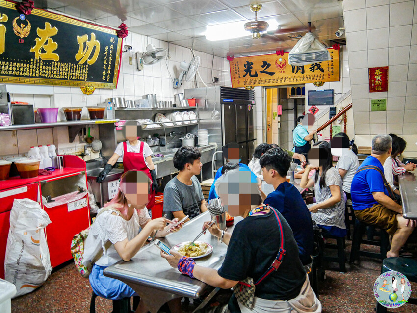 台東林家臭豆腐就是狂！正氣路超過30年老店，果香泡菜超特別排隊也要吃。