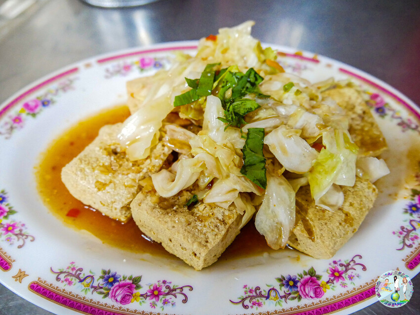 台東林家臭豆腐就是狂！正氣路超過30年老店，果香泡菜超特別排隊也要吃。