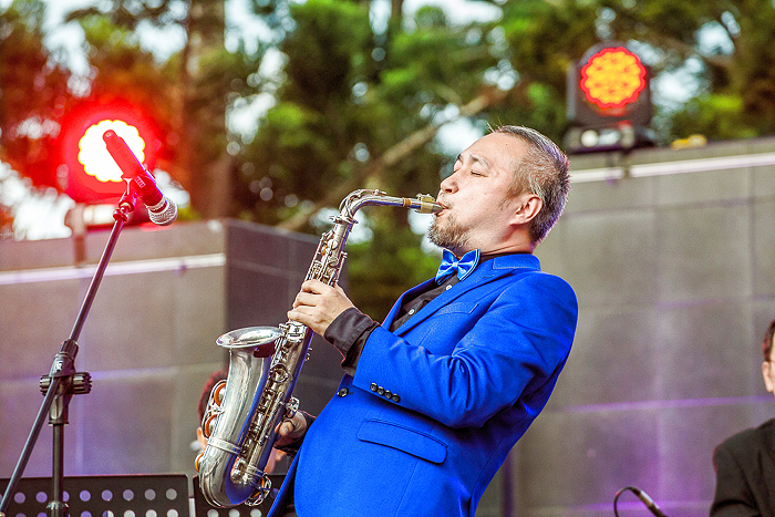 é¦¬ç¥æ¥èè·³å³¶é³æ¨æãè¬éå³°åé15è³17æ¥åç«¿ãåç«¿ãæ±å¼é£ä¸å´æ¼åº