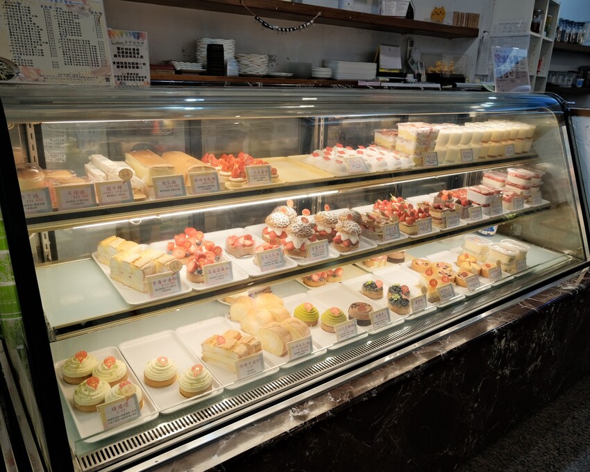 【桃園美食推薦】香草蛋糕舖民族總店～ 桃園最好吃蛋糕店！平價義大利麵、燉飯、蛋糕、飲品超豐富～桃園平價下午茶、桃園火車站美食