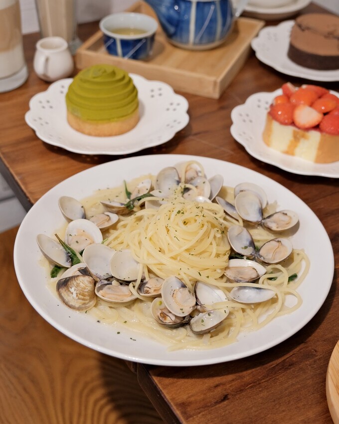 【桃園美食推薦】香草蛋糕舖民族總店～ 桃園最好吃蛋糕店！平價義大利麵、燉飯、蛋糕、飲品超豐富～桃園平價下午茶、桃園火車站美食