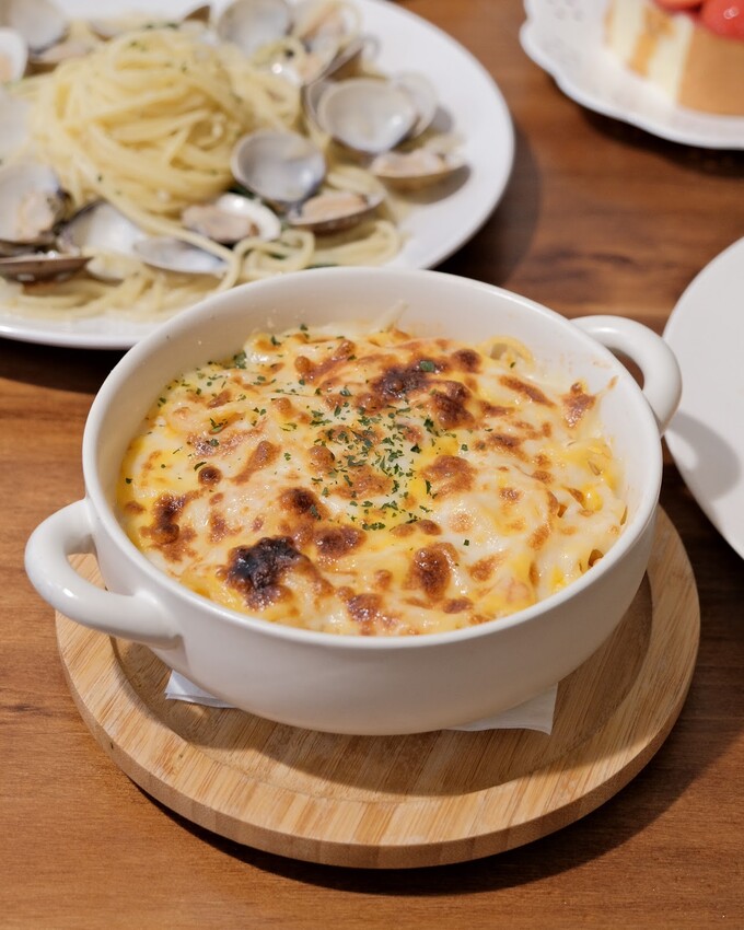 【桃園美食推薦】香草蛋糕舖民族總店～ 桃園最好吃蛋糕店！平價義大利麵、燉飯、蛋糕、飲品超豐富～桃園平價下午茶、桃園火車站美食