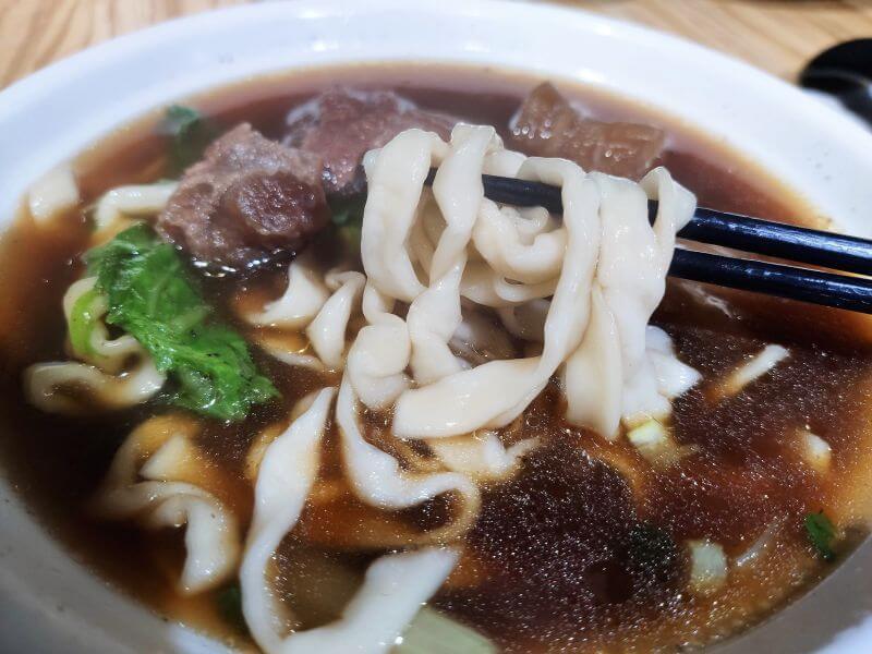 小木屋麵館 半筋半肉麵