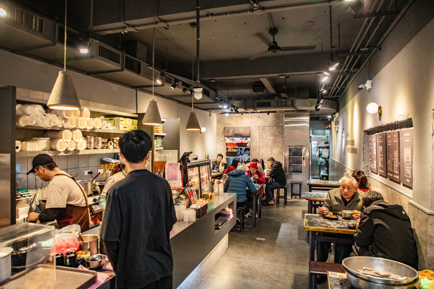 桃園必吃鴨肉榮！景福宮旁傳奇，24小時營業鹹水鴨麵，深夜美食首選