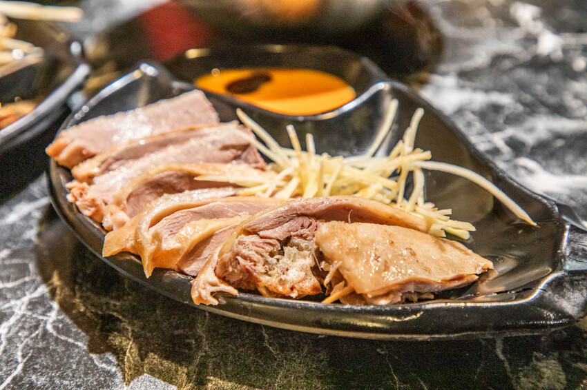 桃園必吃鴨肉榮！景福宮旁傳奇，24小時營業鹹水鴨麵，深夜美食首選