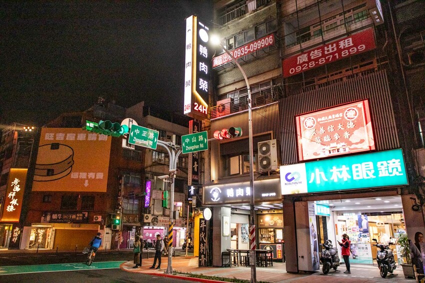 桃園必吃鴨肉榮！景福宮旁傳奇，24小時營業鹹水鴨麵，深夜美食首選