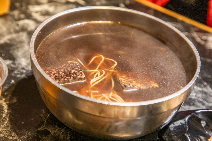 桃園必吃鴨肉榮！景福宮旁傳奇，24小時營業鹹水鴨麵，深夜美食首選