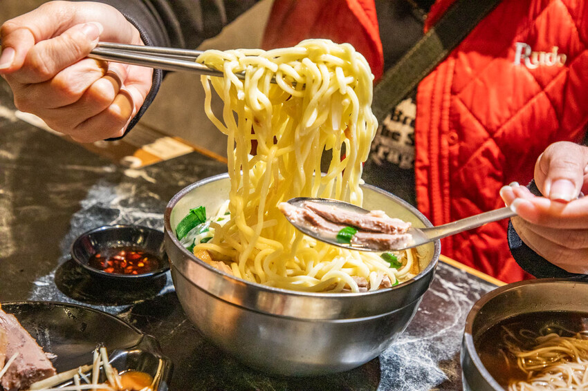 桃園必吃鴨肉榮！景福宮旁傳奇，24小時營業鹹水鴨麵，深夜美食首選