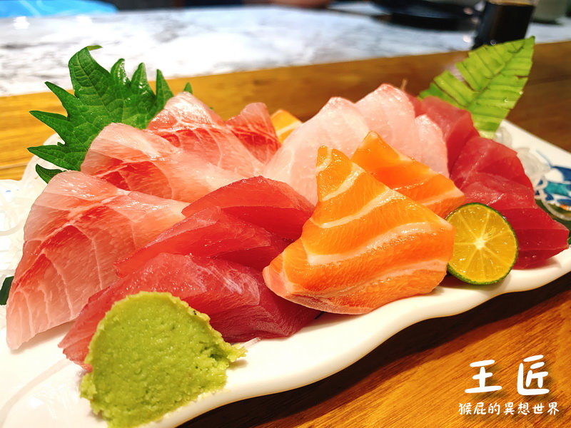 【東港碼頭美食】東港華僑市場-王匠黑鮪魚生魚片&日本料理!食尚玩家推薦王匠生魚片專賣店!內有王匠生魚片菜單!