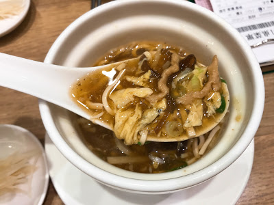 [食記] 新竹 鼎泰豐。蝦仁蛋炒飯、菜肉餛飩麵、酸辣湯(大遠百)