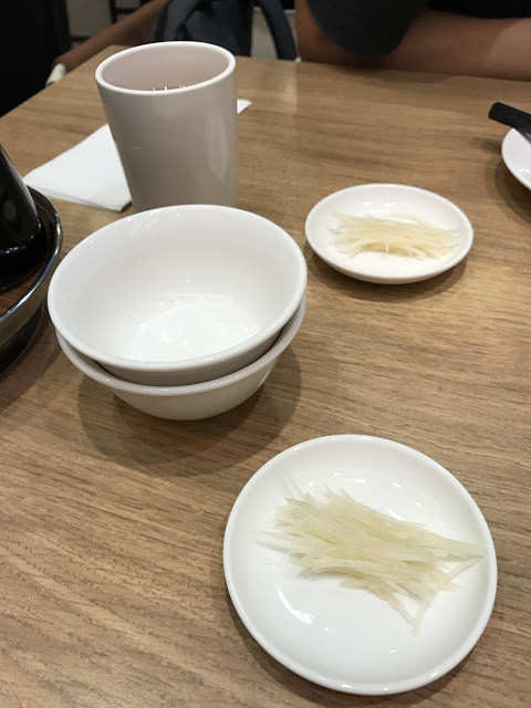 [食記] 新竹 鼎泰豐。蝦仁蛋炒飯、菜肉餛飩麵、酸辣湯(大遠百)