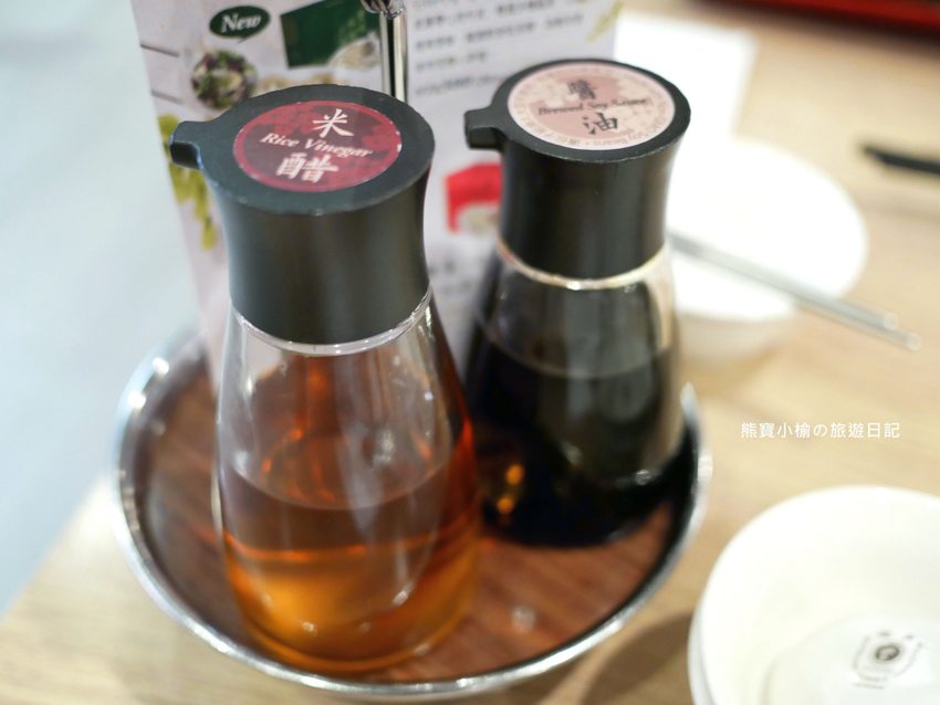 鼎泰豐新竹大遠百店，2020年全新菜單品項價位，米其林一星極品小籠包！蝦仁燒賣、芋泥小籠包、紅油抄手好好吃。 @熊寶小榆の旅遊日記