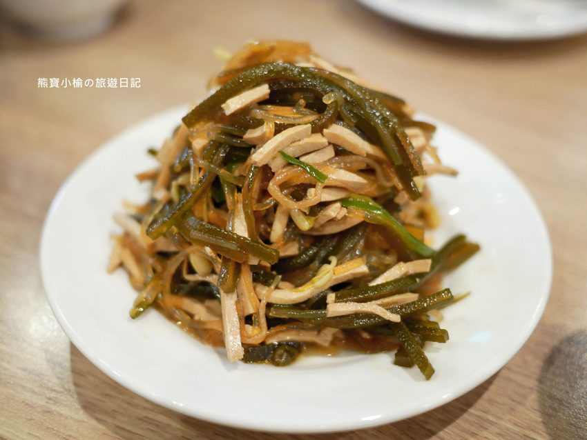 鼎泰豐新竹大遠百店，2020年全新菜單品項價位，米其林一星極品小籠包！蝦仁燒賣、芋泥小籠包、紅油抄手好好吃。 @熊寶小榆の旅遊日記