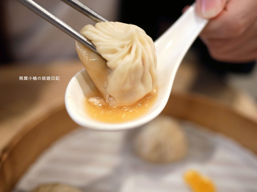 鼎泰豐新竹大遠百店，2020年全新菜單品項價位，米其林一星極品小籠包！蝦仁燒賣、芋泥小籠包、紅油抄手好好吃。 @熊寶小榆の旅遊日記