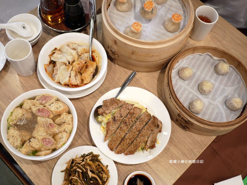 鼎泰豐新竹大遠百店，2020年全新菜單品項價位，米其林一星極品小籠包！蝦仁燒賣、芋泥小籠包、紅油抄手好好吃。 @熊寶小榆の旅遊日記