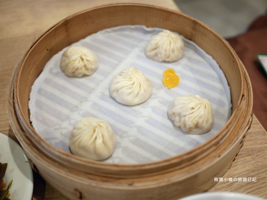 鼎泰豐新竹大遠百店，2020年全新菜單品項價位，米其林一星極品小籠包！蝦仁燒賣、芋泥小籠包、紅油抄手好好吃。 @熊寶小榆の旅遊日記