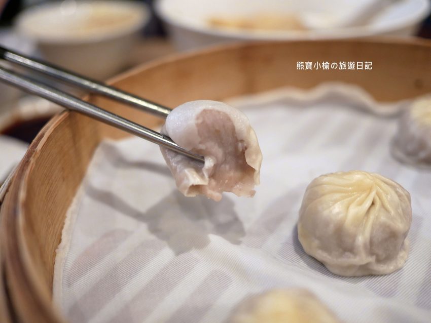 鼎泰豐新竹大遠百店，2020年全新菜單品項價位，米其林一星極品小籠包！蝦仁燒賣、芋泥小籠包、紅油抄手好好吃。 @熊寶小榆の旅遊日記