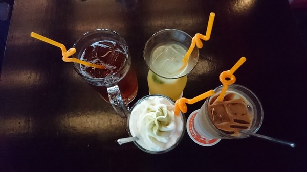 橘子咖啡：宜蘭員山~橘子咖啡景觀餐廳~俯瞰蘭陽平原的美~享受山頂上的寧靜~浪漫的夜景陪伴~真愜意呀~※必看夜景 必去景點※