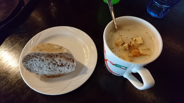 橘子咖啡：宜蘭員山~橘子咖啡景觀餐廳~俯瞰蘭陽平原的美~享受山頂上的寧靜~浪漫的夜景陪伴~真愜意呀~※必看夜景 必去景點※