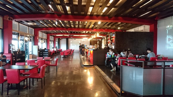 橘子咖啡：宜蘭員山~橘子咖啡景觀餐廳~俯瞰蘭陽平原的美~享受山頂上的寧靜~浪漫的夜景陪伴~真愜意呀~※必看夜景 必去景點※