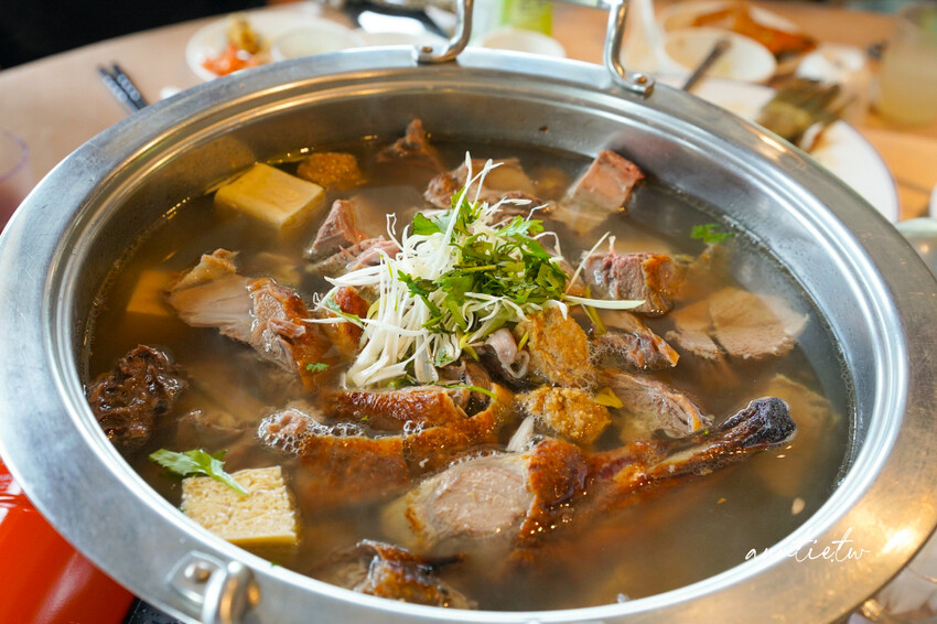 新竹東區必訪功夫菜餐廳，品味竹科工程師最愛烤鴨，享受古色古香用餐體驗