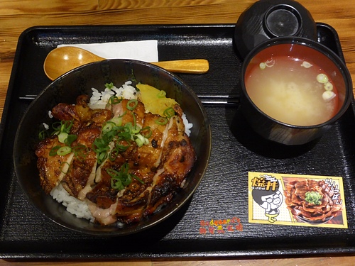 (私心推薦)[信義威秀]名不虛傳、多汁濃厚的醬醪雞腿~燒丼株式會社