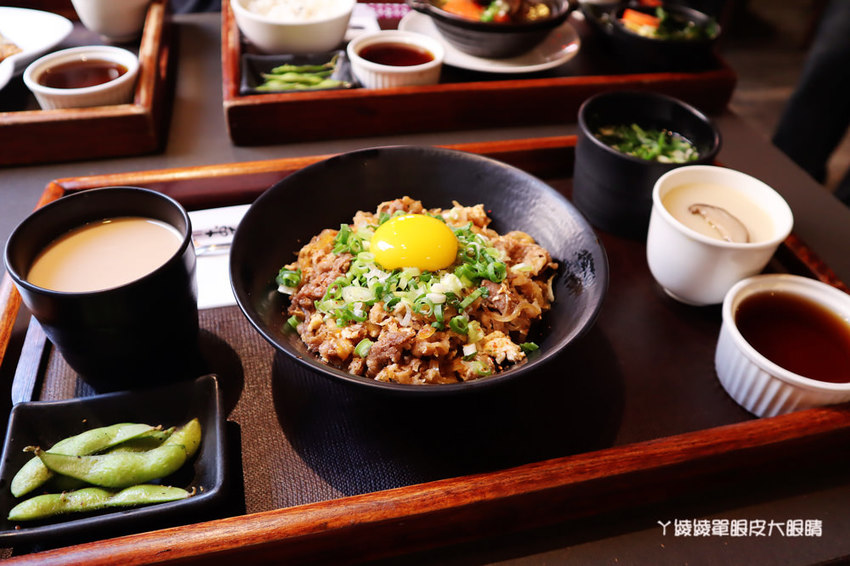 新竹平價丼飯推薦！新竹丼飯店，飲料味噌湯白飯無限享用