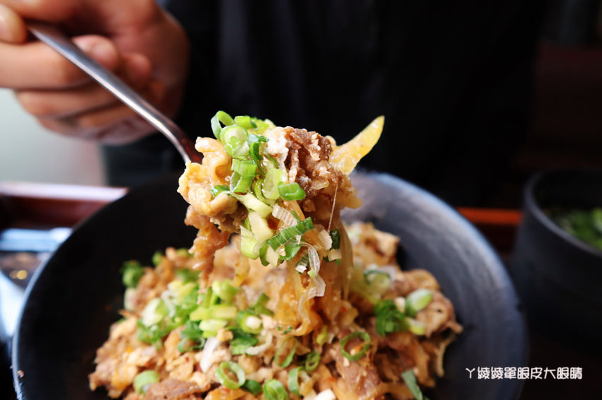 新竹平價丼飯推薦！新竹丼飯店，飲料味噌湯白飯無限享用