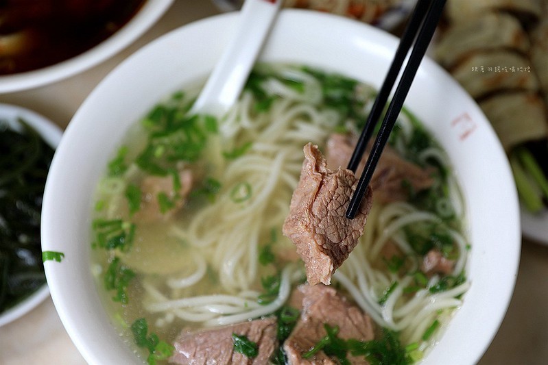 台北信義區北醫吳興街米其林美食穆記牛肉麵10