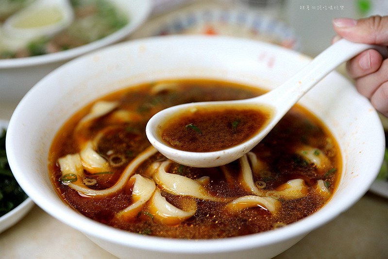 台北信義區北醫吳興街米其林美食穆記牛肉麵35